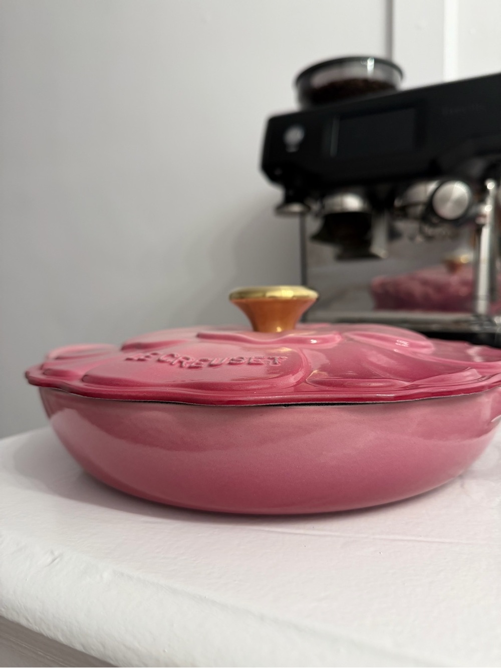 RARE Le Creuset Berry Petal Braiser 2.25 qt NIB - Picture 6 of 7